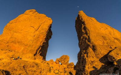 Roque Nublo o zachodzie słońca