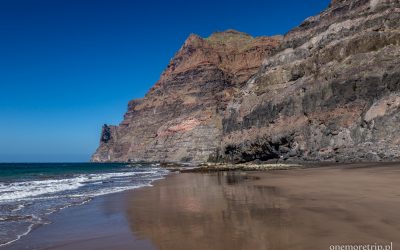 Otoczona klifami dziewicza plaża Gui-Gui