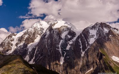 Szczyty górskie ponad przełęczą Pfitscher Joch