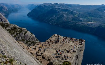 Klif Preikestolen Nad fiordem LysefjordNorwegia