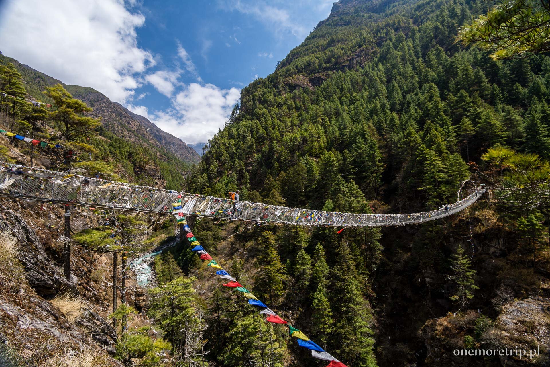Wiszący most na drodze między Monjo i Namche Bazar